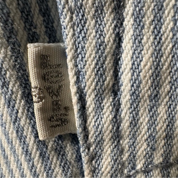 Levi's Cuffed Bermuda Women's Size 28 Blue White Pinstripes Denim Jean Shorts - Picture 15 of 15